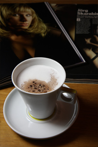Cappuccino und Magazine